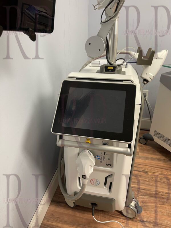 2021 Quanta Chrome Q-Switched Nd:YAG laser with OptiZoom, NaturaPeel, Microbeam HC & DF